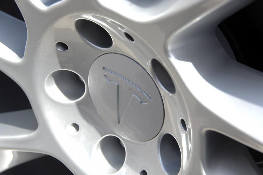  Tesla Model S 2009 года  (фото 16 из 44)